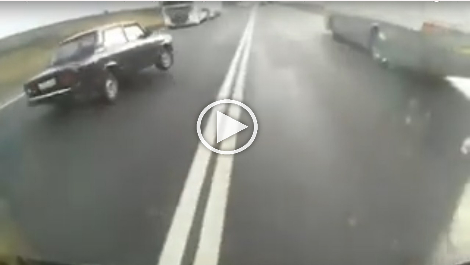 Έκανε αλοιφή το LADA κι αυτός βγήκε αγρατζούνιστος [video]